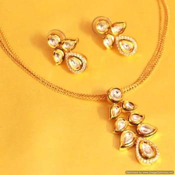 Paisley Kundan Meenakari Fine Pendant Set 1