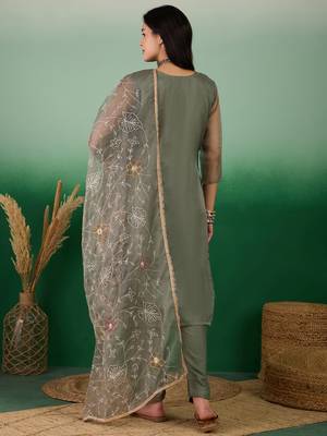 Beautifully embroidered greencolour organza fabric smart partywear ethnic suit 2