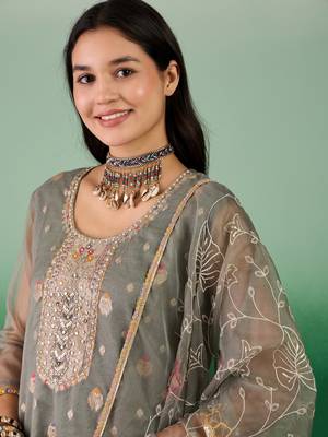 Beautifully embroidered greencolour organza fabric smart partywear ethnic suit 3