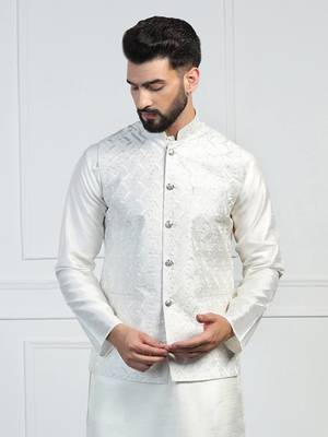 Men white embroidered jacket 1