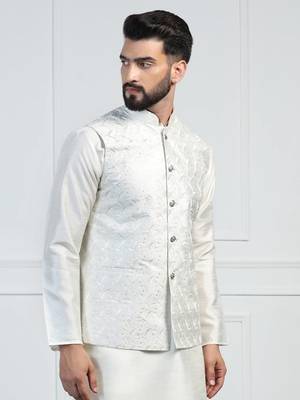 Men white embroidered jacket 2