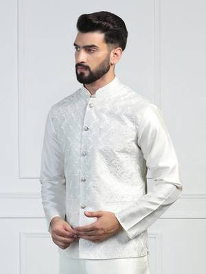Men white embroidered jacket 3
