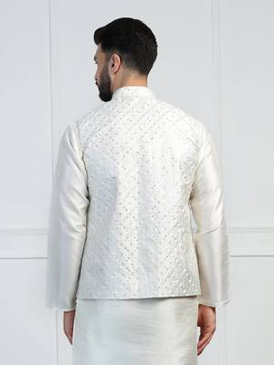 Men white embroidered jacket 3