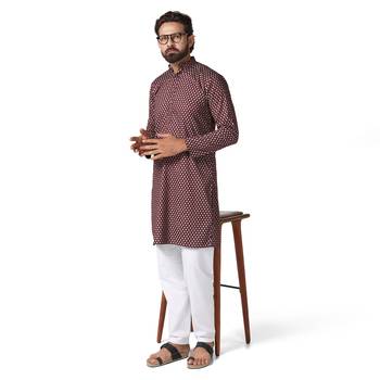 Men maroon printed kurta pyjama set 1