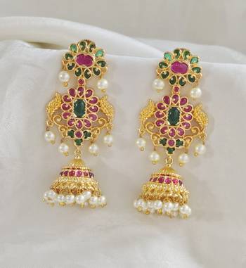 Gold toned kemp kempu jhumka earring 3