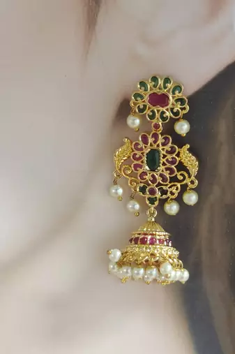 Gold toned kemp kempu jhumka earring