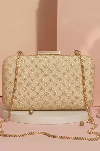 Inaya box clutch- gold
