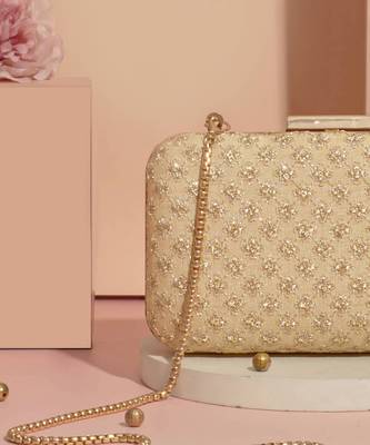 Inaya box clutch- gold 3