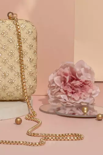 Inaya box clutch- gold