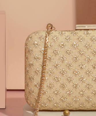 Inaya box clutch- gold 5