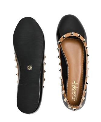 Valentino in black ballerinas 5