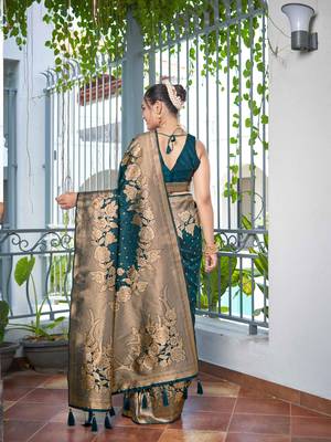 Banarasi Woven Bottol Green Saree With Heavy Jacquard Work Saree With Blouse Piece 2