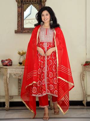 Ethnic motifs embroidered kurta  pant with dupatta set for luxurious party wear dress 1