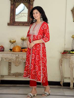 Ethnic motifs embroidered kurta  pant with dupatta set for luxurious party wear dress 3