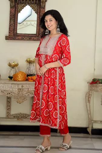 Ethnic motifs embroidered kurta  pant with dupatta set for luxurious party wear dress