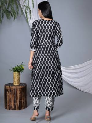 Embroidered pure cotton printed kurta, pant with dupatta set 2