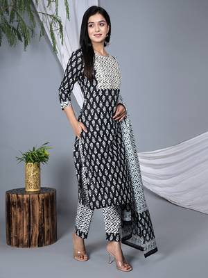 Embroidered pure cotton printed kurta, pant with dupatta set 3