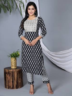 Embroidered pure cotton printed kurta, pant with dupatta set 4