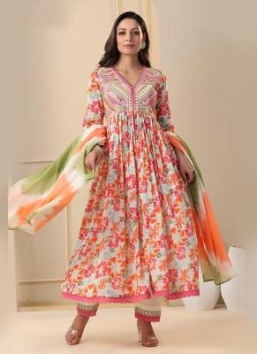 Fashion petals Women Flared Kurta Set with Dupatta 3