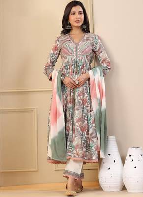Fashion petals Women Flared Kurta Set with Dupatta 2