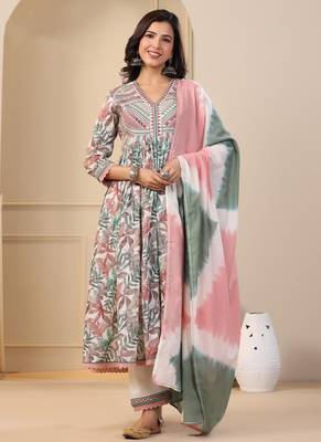 Fashion petals Women Flared Kurta Set with Dupatta 3