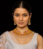 Multi coloured necklace with earrings