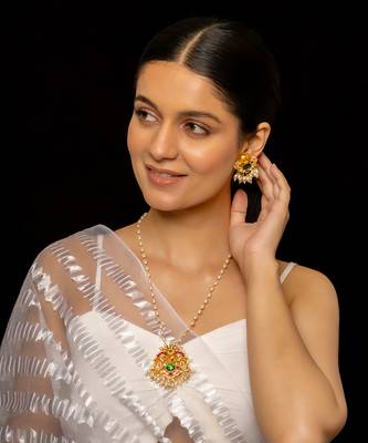 Multi coloured pendant with earrings 2