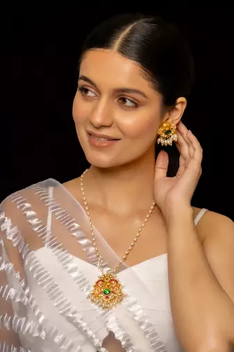 Multi coloured pendant with earrings