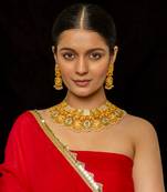 Multi coloured necklace with earrings