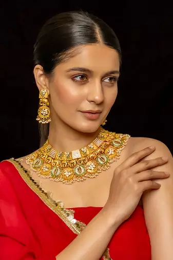 Multi coloured necklace with earrings