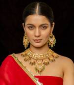 White necklace with earrings