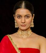 White choker with earrings