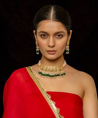 White choker with earrings 1