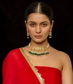 White choker with earrings