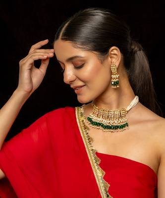 White choker with earrings 3