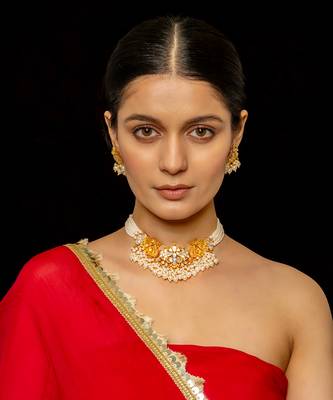 White choker with earrings 1
