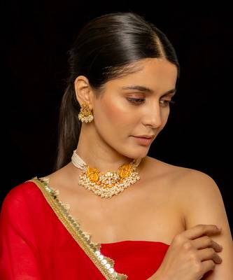 White choker with earrings 2