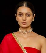 White choker with earrings