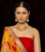 White choker with earrings