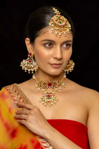 Multi coloured choker with earrings and tika