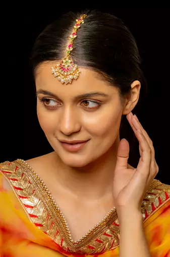 Multi coloured maang tika