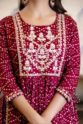 Myaza women maroon embroidered rayon bandhani printed kurta pant with dupatta set 4
