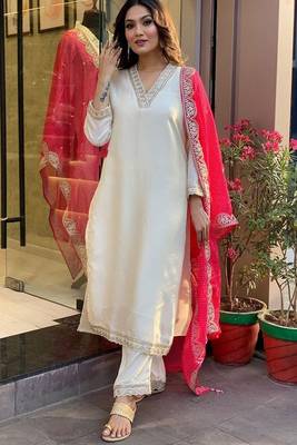 White chanderi silk thread zari embroidery work kurta pant set 1