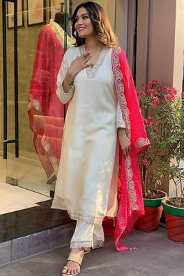 White chanderi silk thread zari embroidery work kurta pant set 4