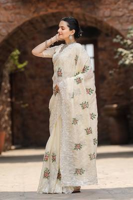 Cream Colour Chiffon Saree With Beautiful Cut Work And Embroidery Flower Work 4