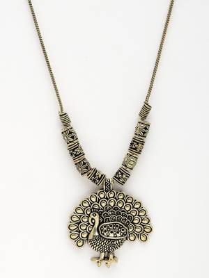 Women gold-plated peacock design pendant with chain 3