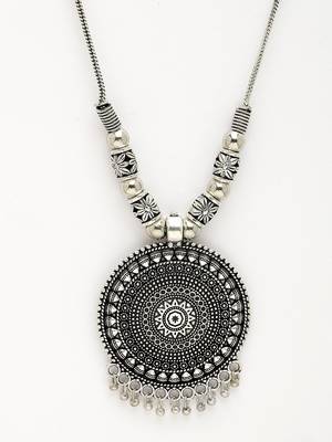 Women silver-toned circular shape pendant with chain 2
