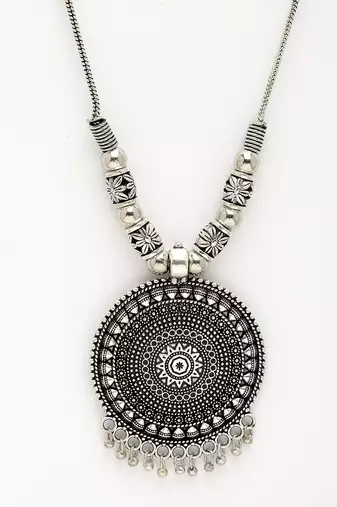 Women silver-toned circular shape pendant with chain