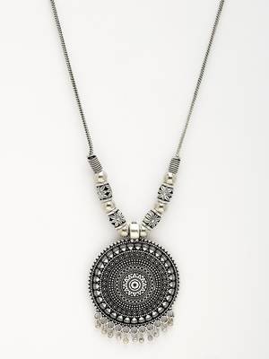 Women silver-toned circular shape pendant with chain 3