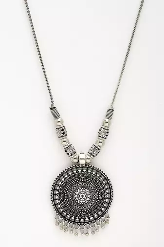 Women silver-toned circular shape pendant with chain